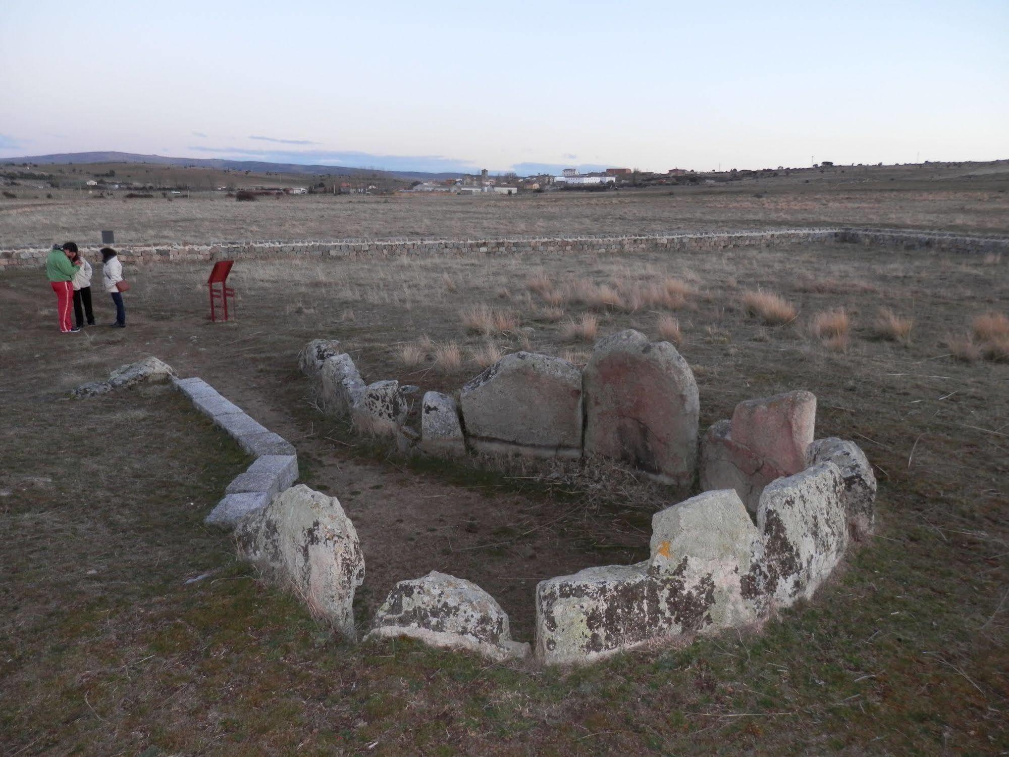 Casa Rural El Dolmen Bernuy-Salinero Exterior photo